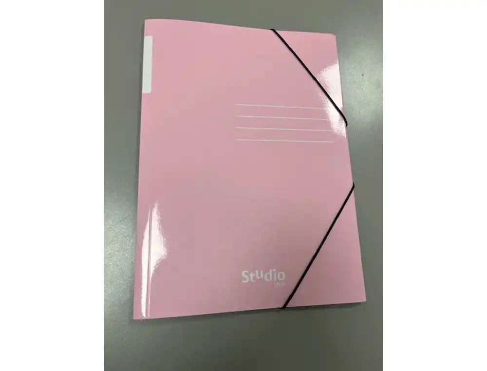 [173628] Carpeta con gomas pardo tres solapas din a4 carton pastel expositor de 24 unidades colores surtidos